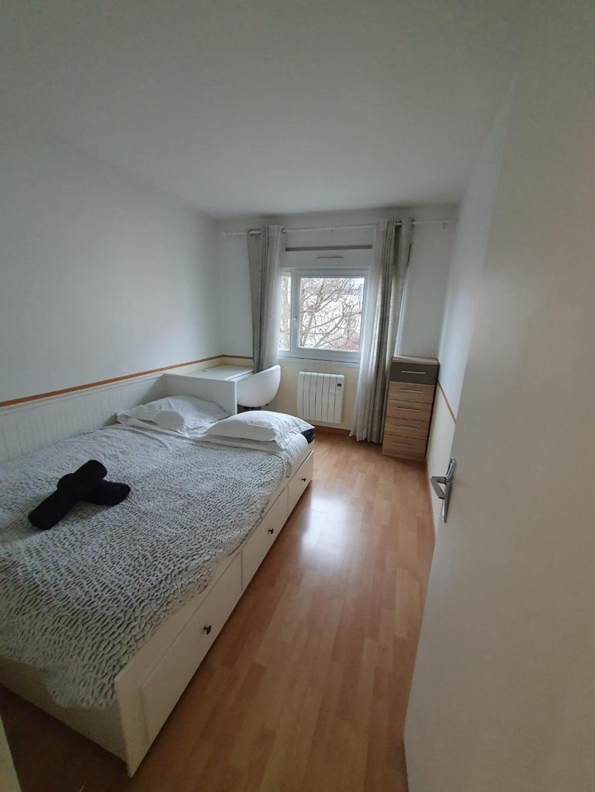 Apartamento F3 Avec Balcon 5 Min Gare Sqy Et Parking Gratuit Guyancourt Exterior foto
