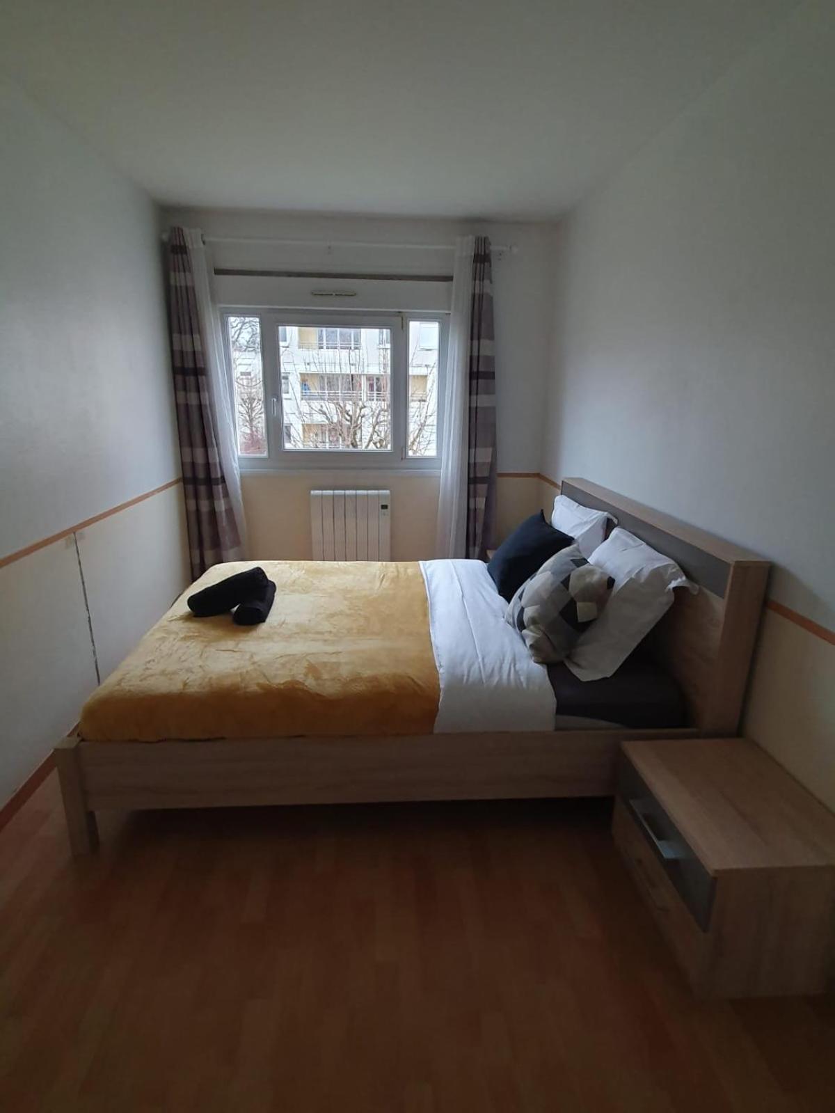 Apartamento F3 Avec Balcon 5 Min Gare Sqy Et Parking Gratuit Guyancourt Exterior foto